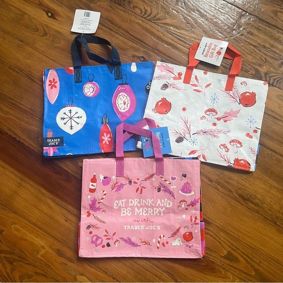 NWT Trader Joe’s 3 Reusable Holiday Christmas Gift Tote Bags - Picture 1 of 14